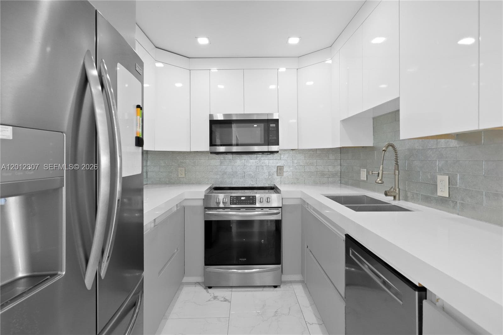 3675 N Country Club Dr # 2008, Aventura FL 33180, exterior