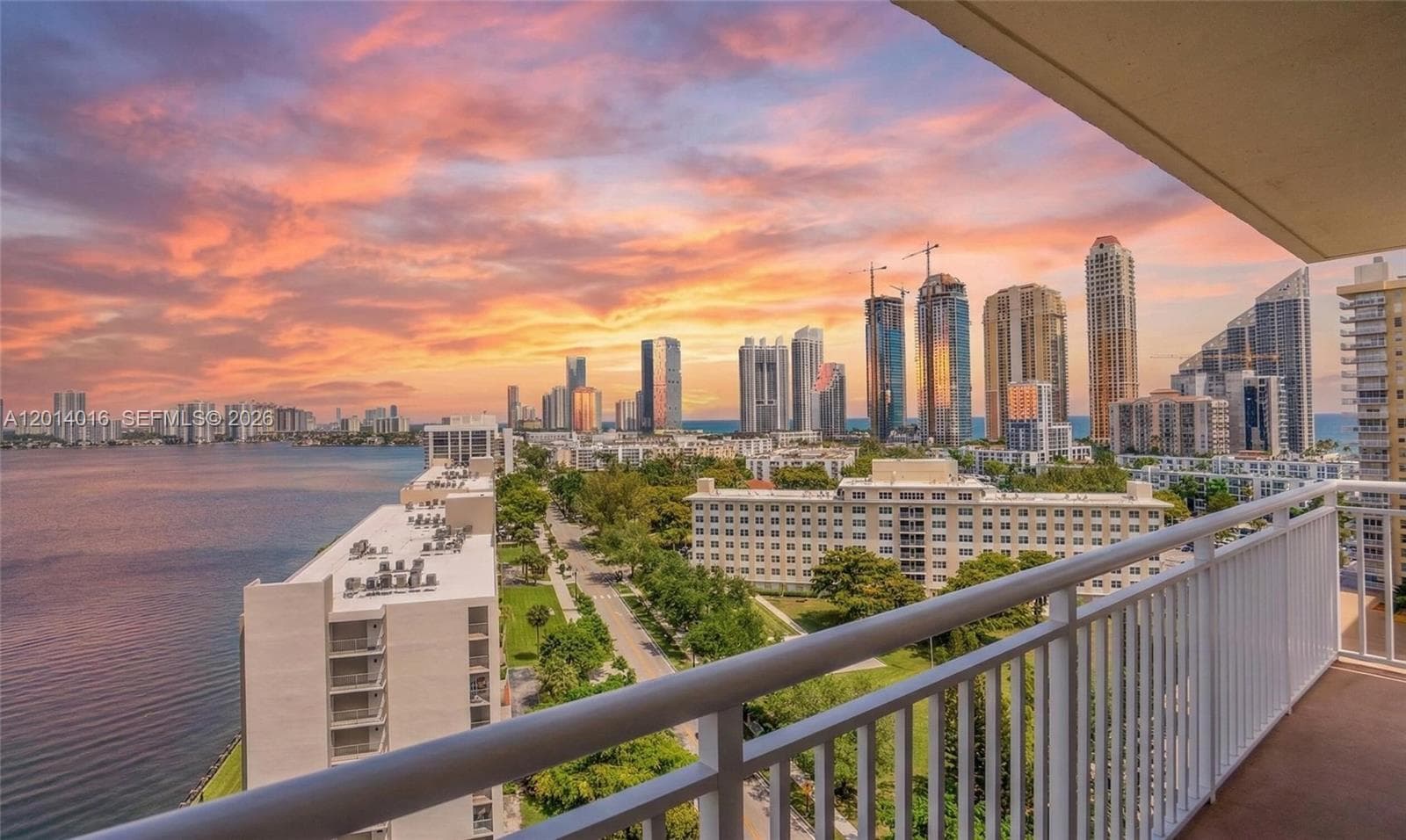251 174th St # 1517, Sunny Isles Beach FL 33160, exterior
