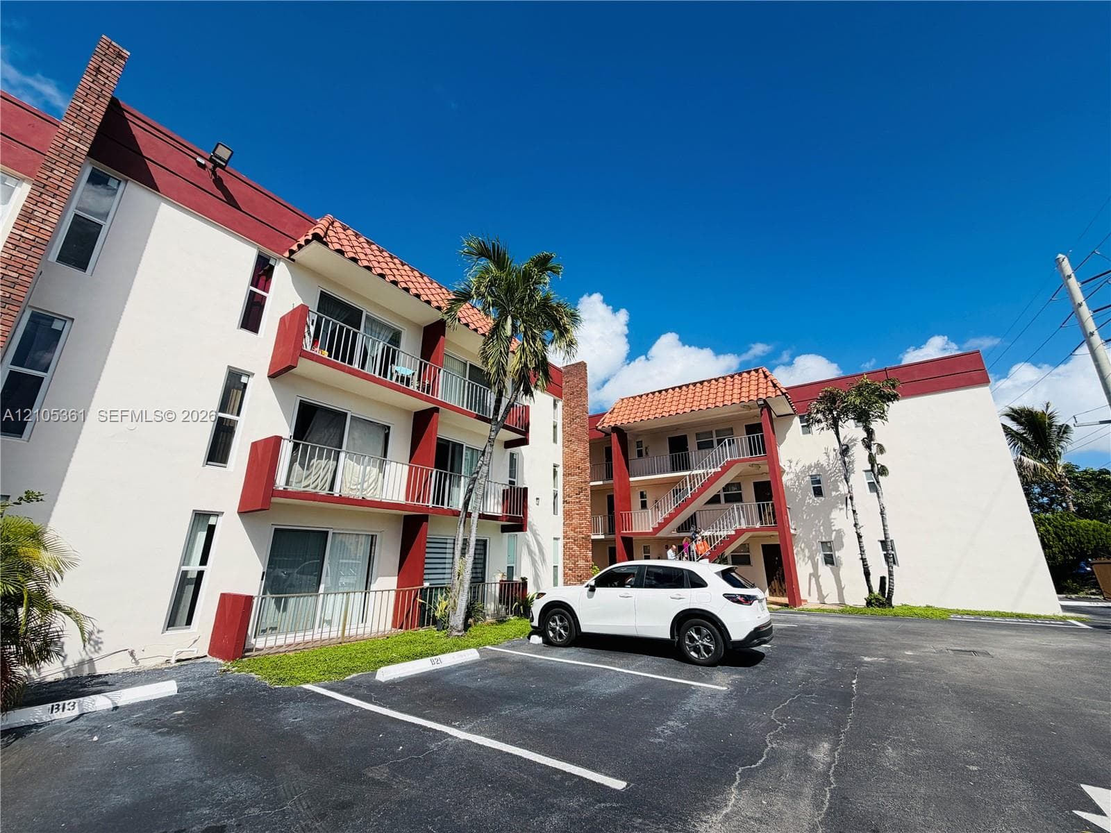 2385 NW 11th St # A24, Miami FL 33125, exterior