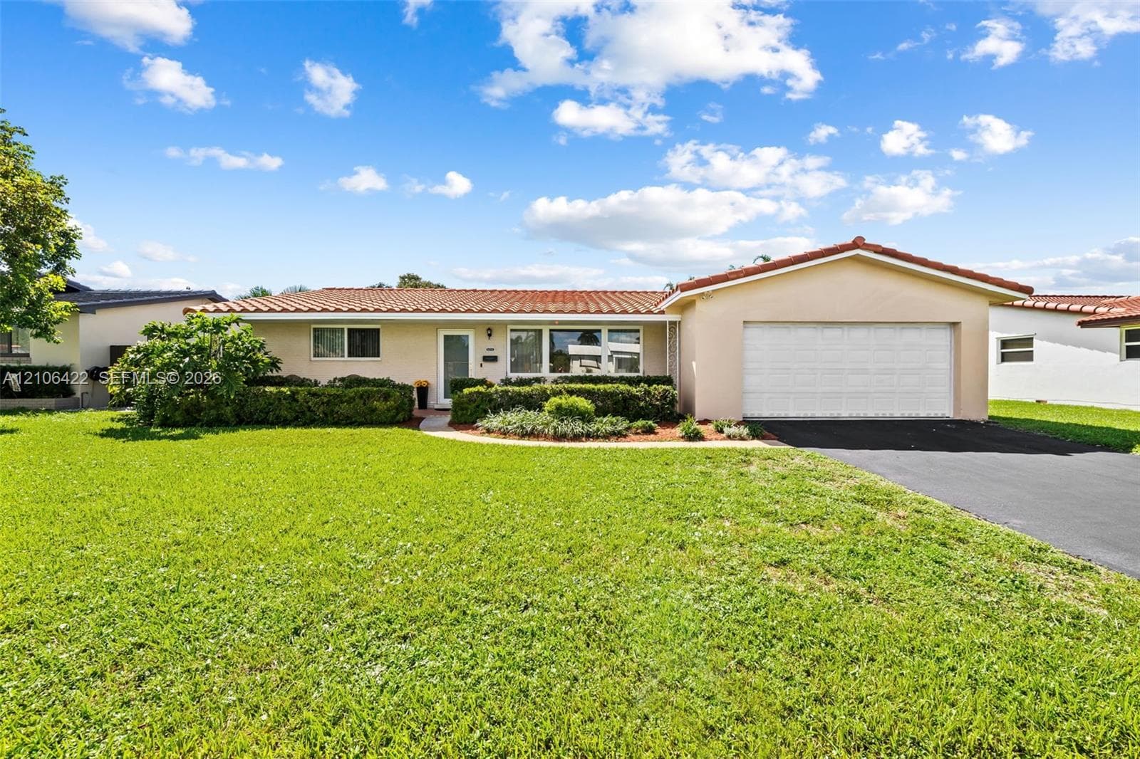 5212 Roosevelt St, Hollywood FL 33021, exterior