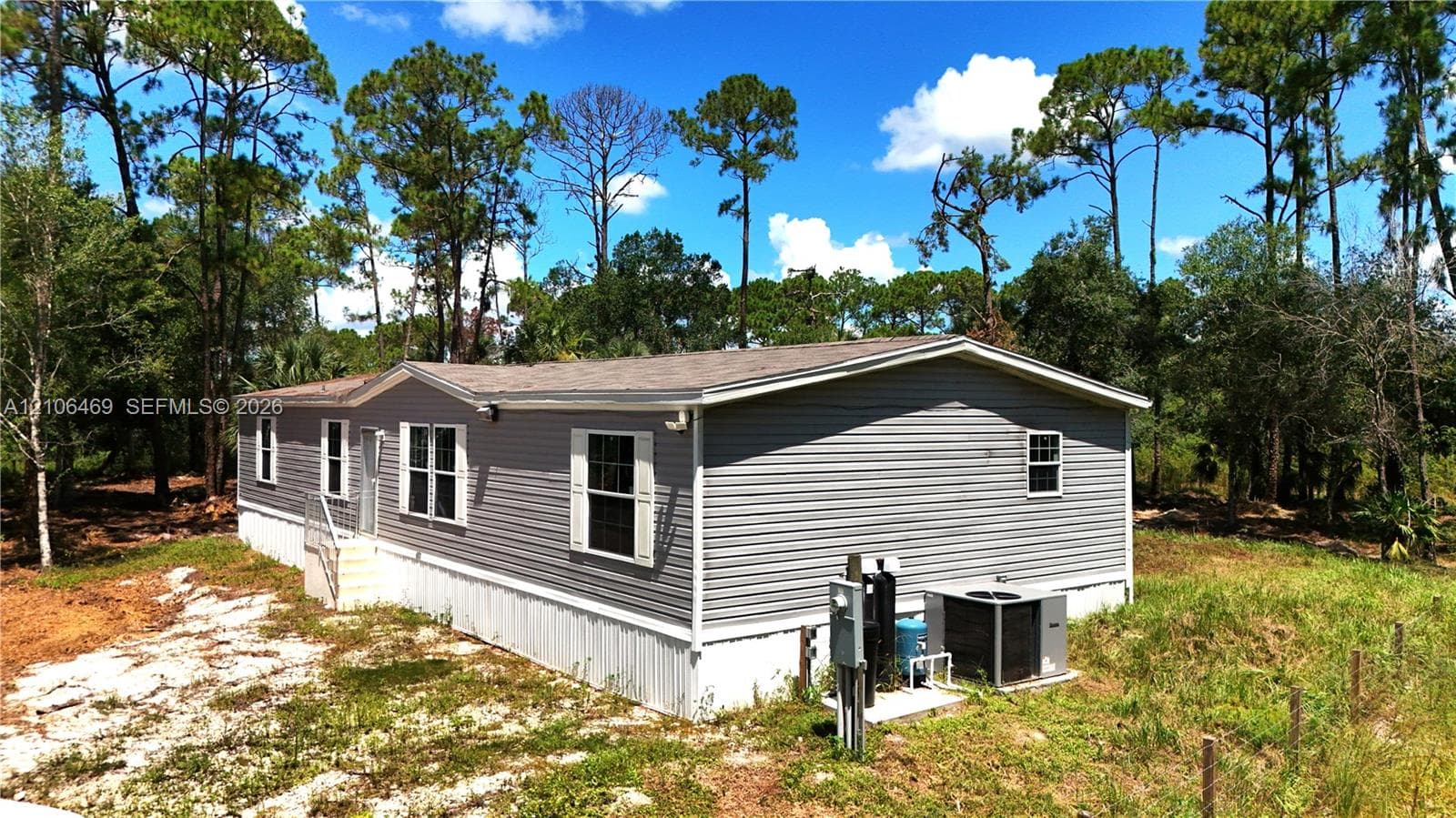 881 WOODLAND BLVD # 0, Clewiston FL 33440, exterior