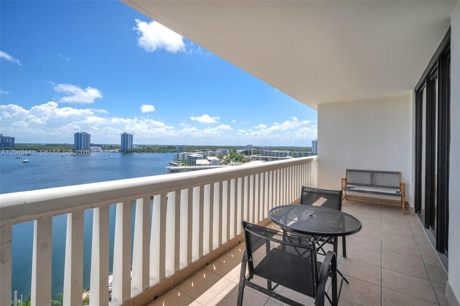 1000 W Island Blvd # 1206, Aventura FL 33160, exterior
