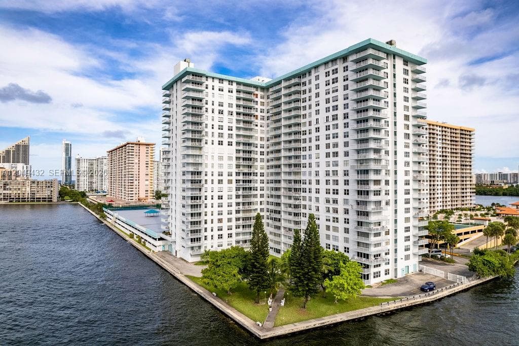 301 174th St # L05, Sunny Isles Beach FL 33160, exterior