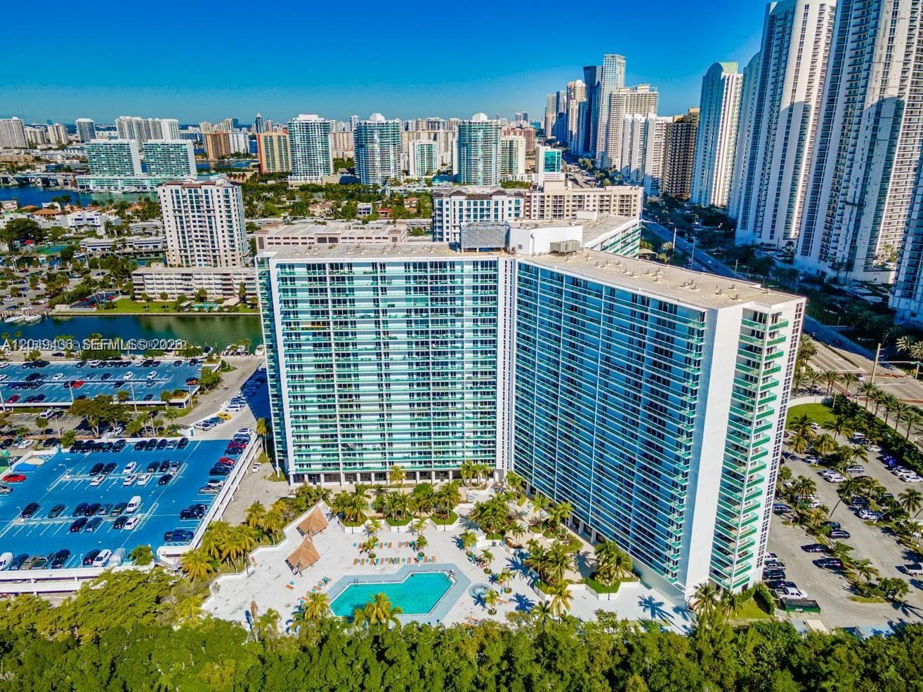 100 Bayview Dr # 1622, Sunny Isles Beach FL 33160, exterior