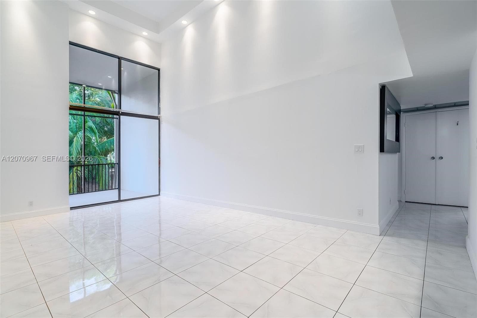 20347 W Country Club Dr, Aventura FL 33180, exterior