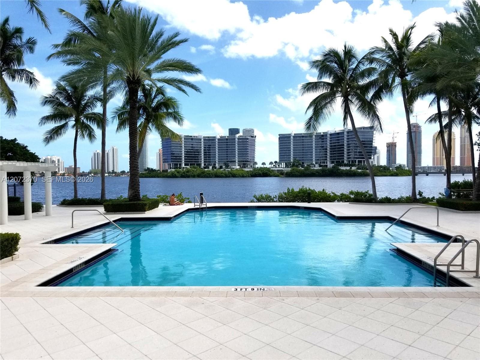 3225 NE 184th St # 10103, Aventura FL 33160, exterior