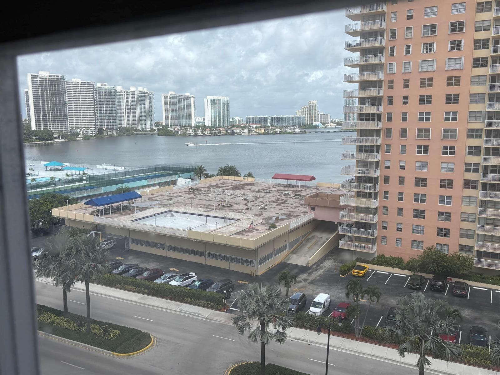 250 174TH Street # 910, Sunny Isles Beach FL 33160, exterior