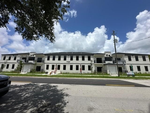 17020 SW 104th Ave # 105, Miami FL 33157, exterior