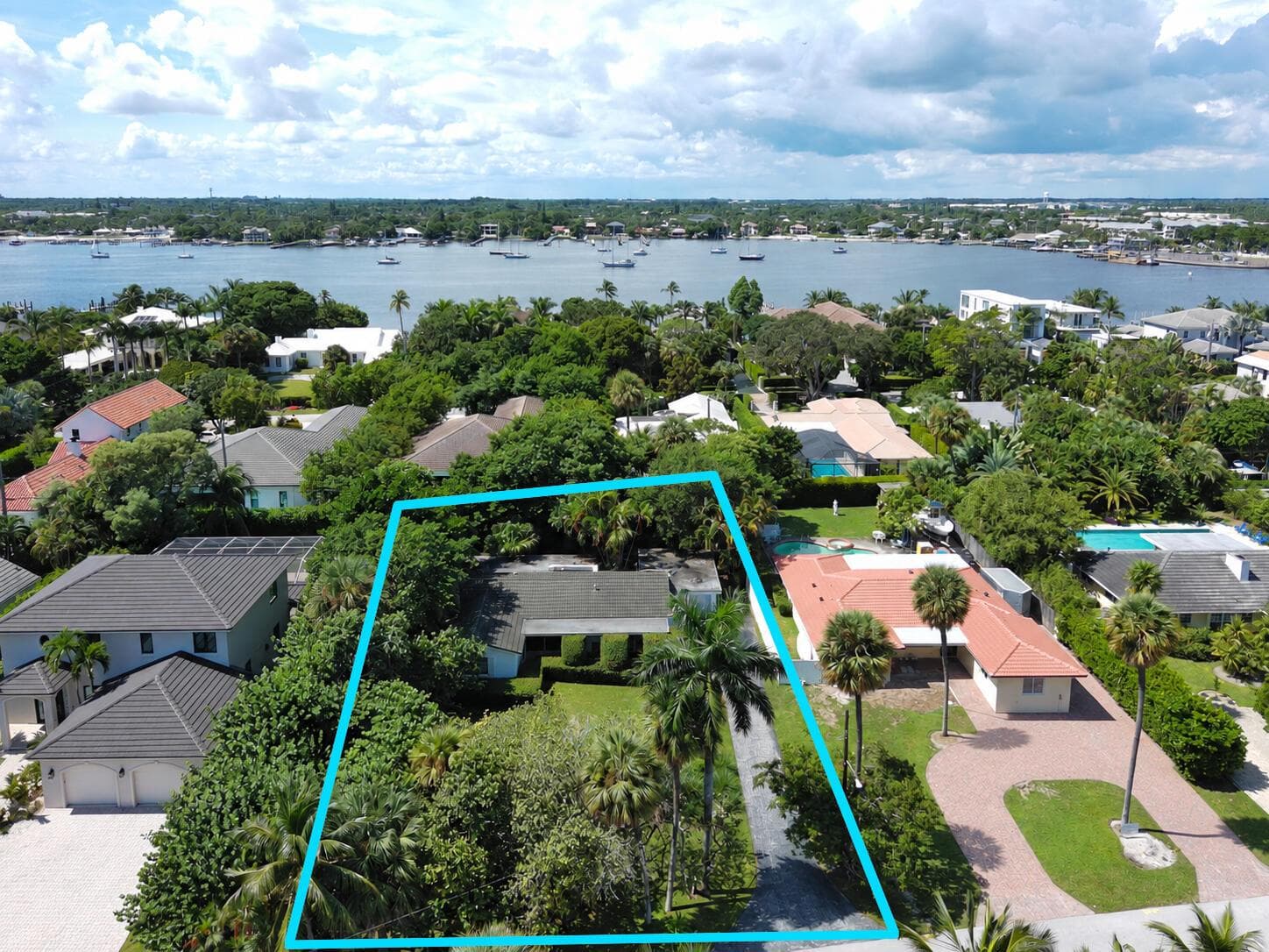 417 SE ATLANTIC Drive, Lantana FL 33462, exterior